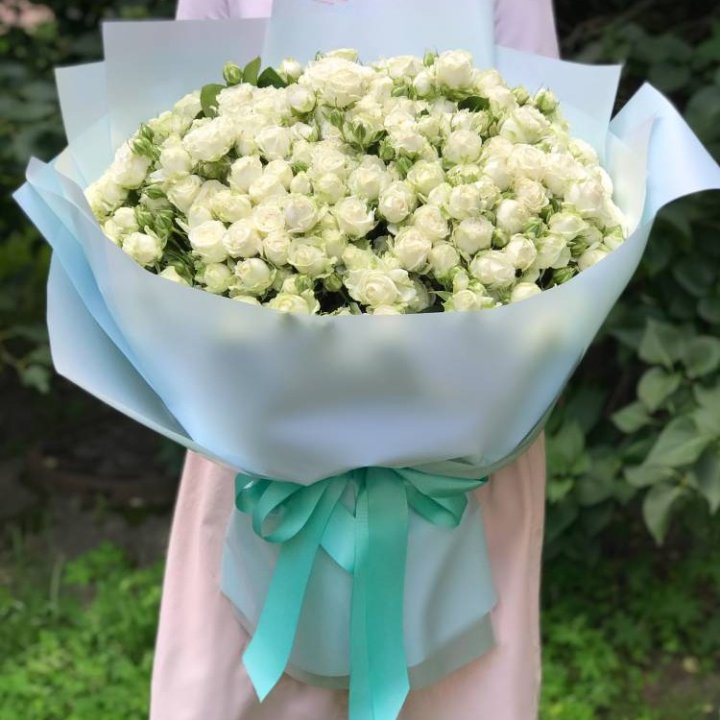 51 белая кустовая роза в Архангельске