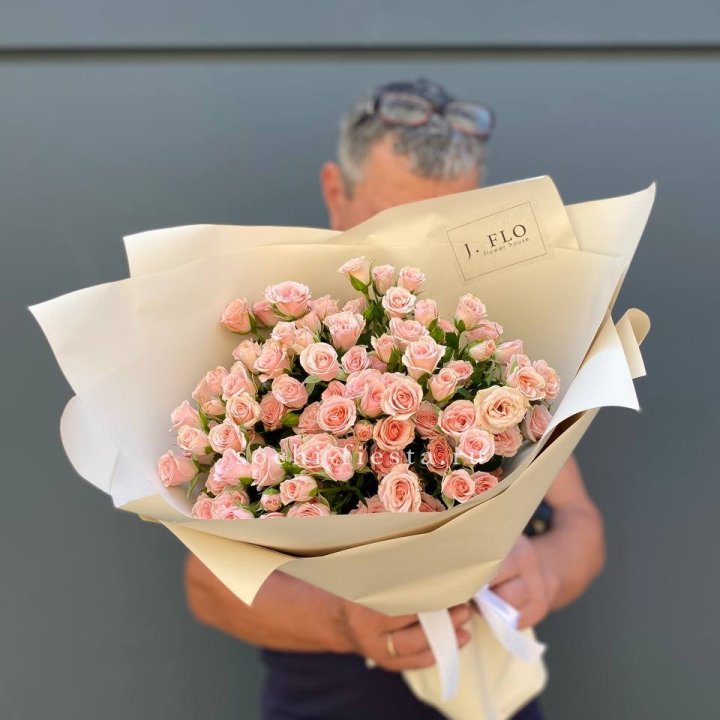 Кустовые розы леди в Архангельске