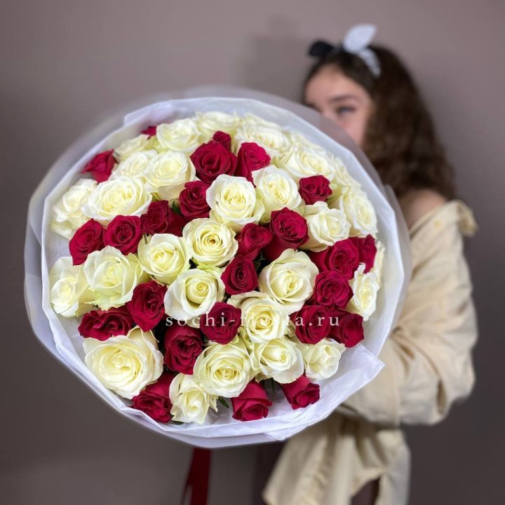 Микс из 55 роз в Архангельске