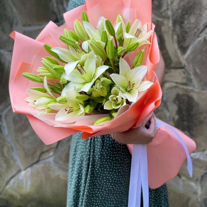 Букет из 7 белых лилий в Архангельске