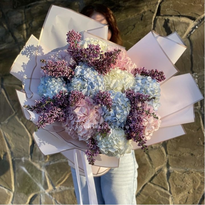 Букет гортензии с сиренью в Архангельске