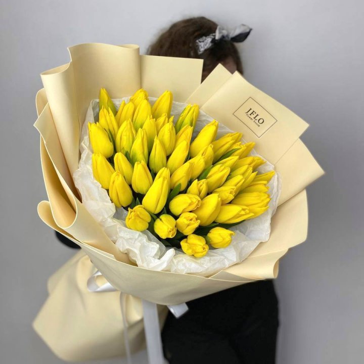 51 жёлтый тюльпан в Архангельске