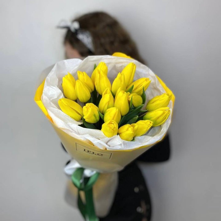  19 жёлтых тюльпанов в Архангельске