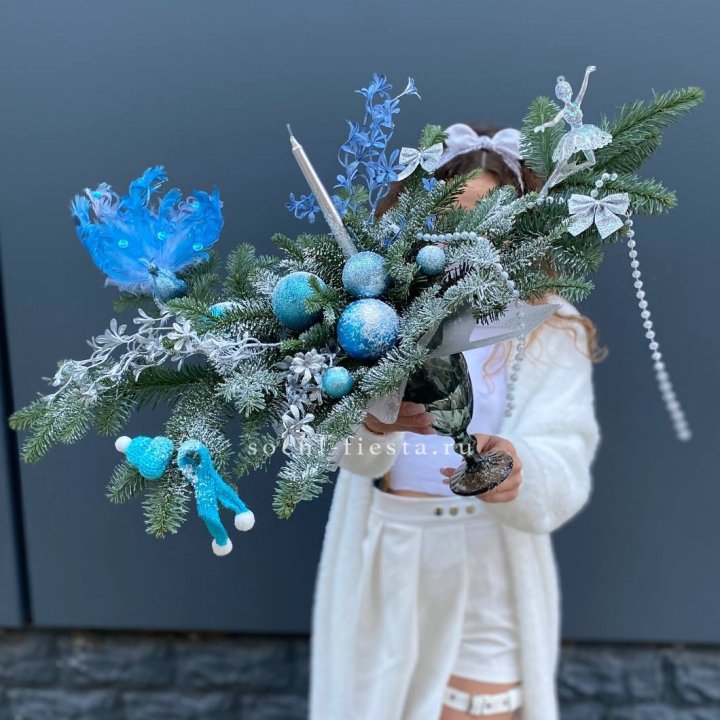 Композиция в бокале голубая в Архангельске