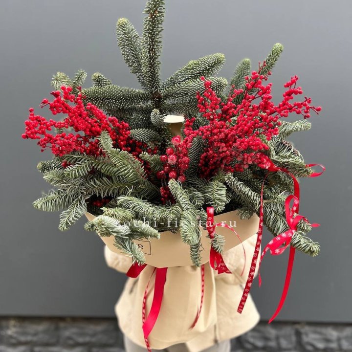 Букет нобилиса и ягод в Архангельске