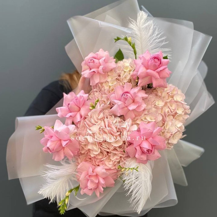  Букет  из гортензий и розовых роз в Архангельске