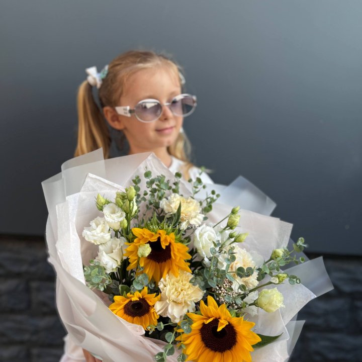  Букет  из стойких цветов с подсолнухами в Архангельске