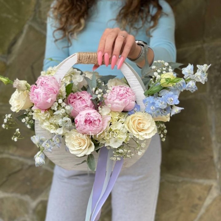 Ящик с пионами в Архангельске