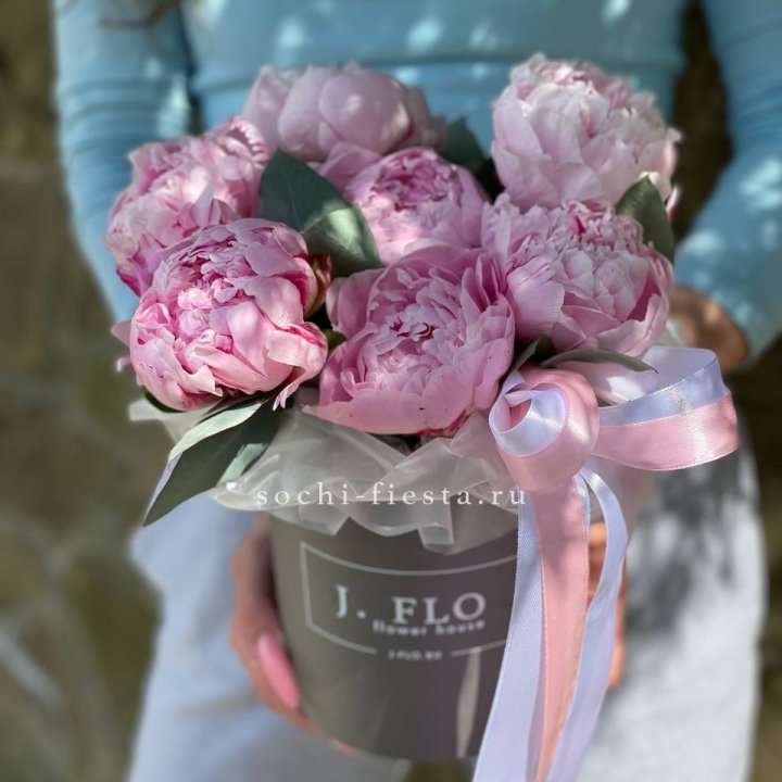 Цилиндр пионов с эвкалиптом в Архангельске