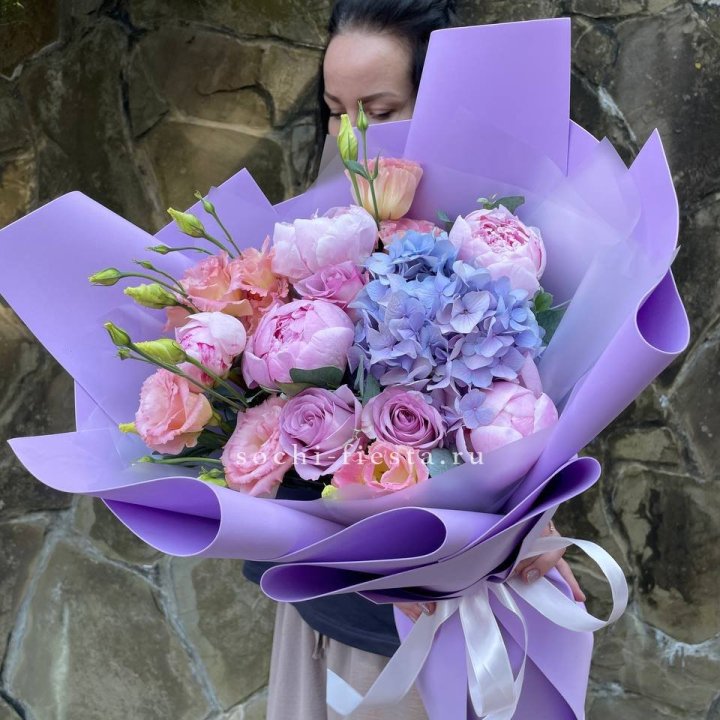 Букет с пионами "Блю логан" в Архангельске