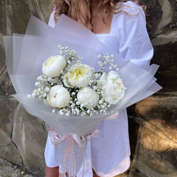 Букет белых пионов "Файв" в Архангельске