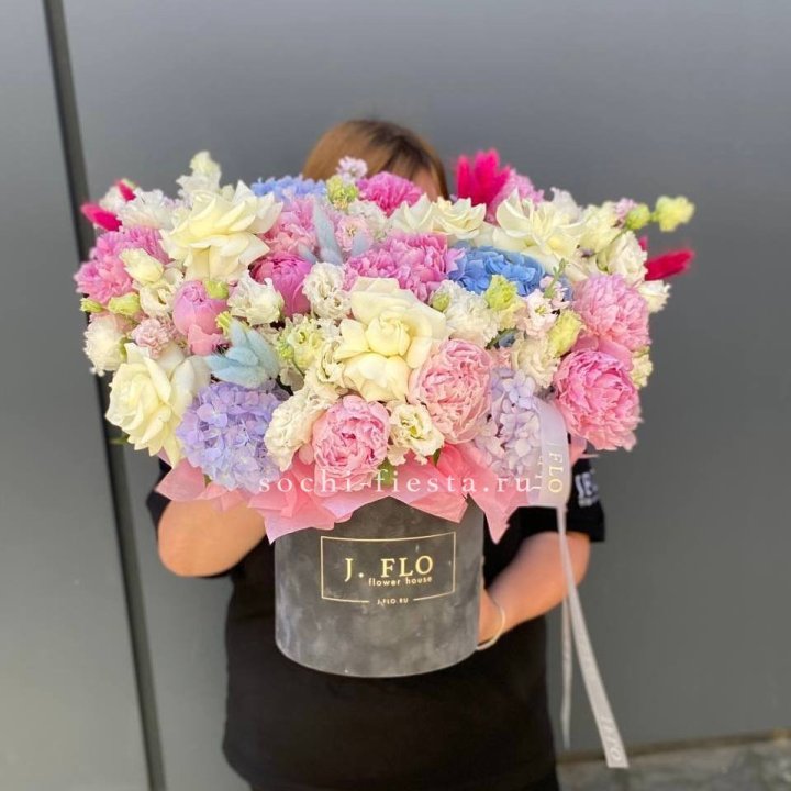 Цилиндр с пионами "Аса" в Архангельске