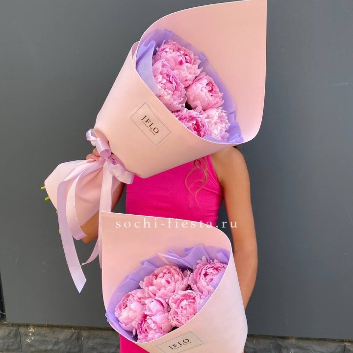 Букет из 5 пионов в Архангельске
