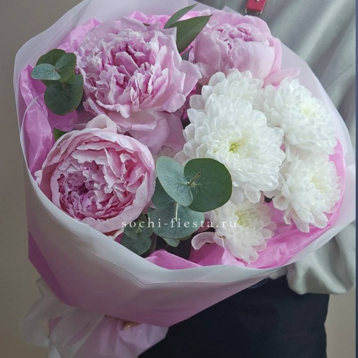  Букет комплимент с пионами в Архангельске