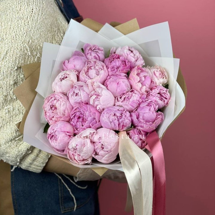 Букет из 21 пионов в Архангельске