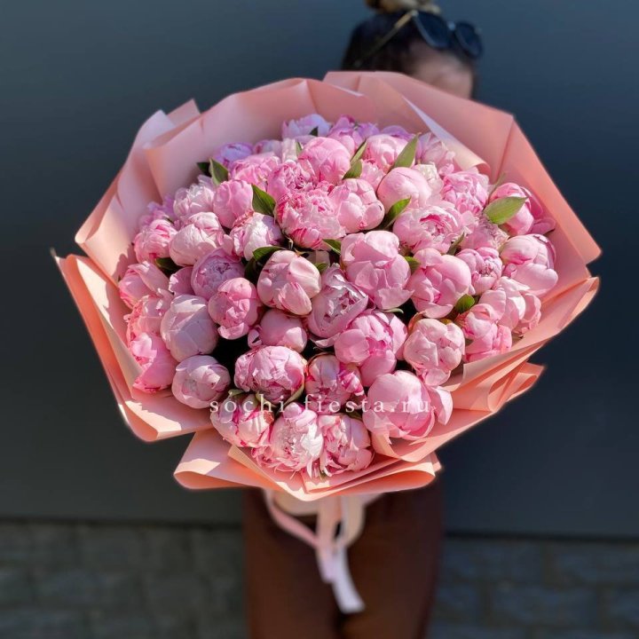 Нежный букет 51 пионов  в Архангельске