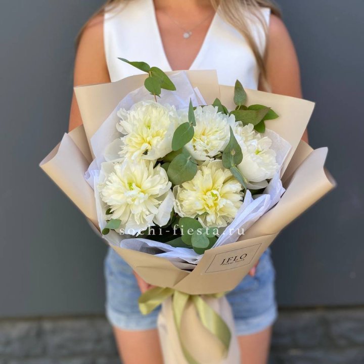  Букет белых пионов в Архангельске
