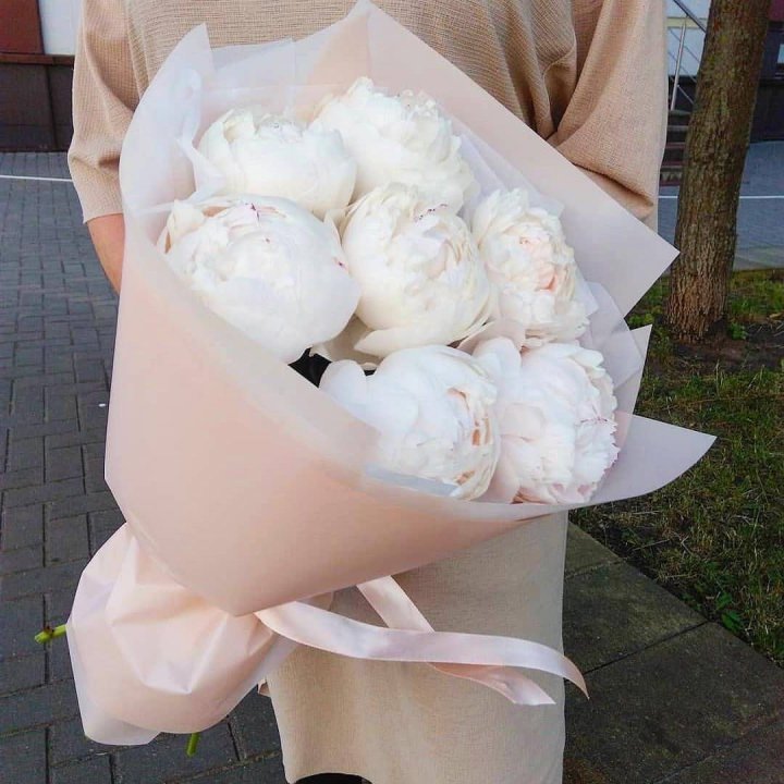 Букет белых пионов в Архангельске