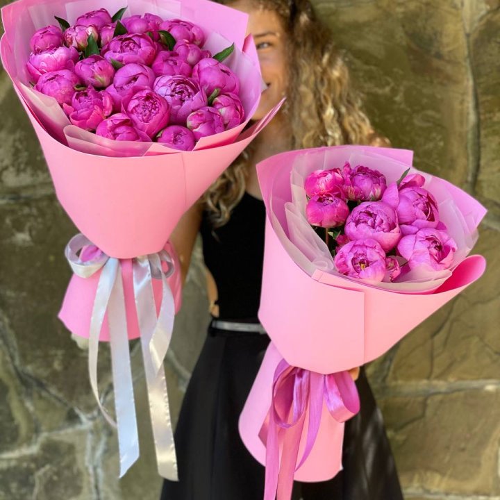 Букет ярких пионов  в Архангельске