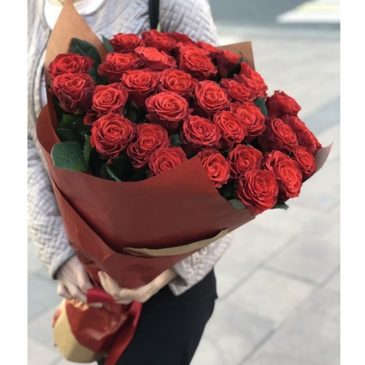 29 высоких роз  в Архангельске