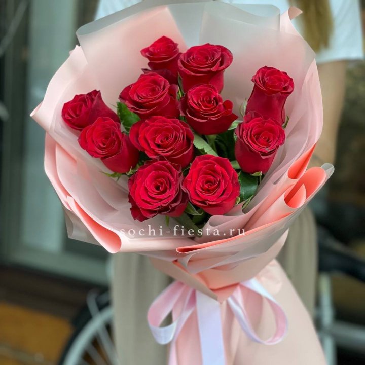 Букет красных роз "Мадам ред" в Архангельске