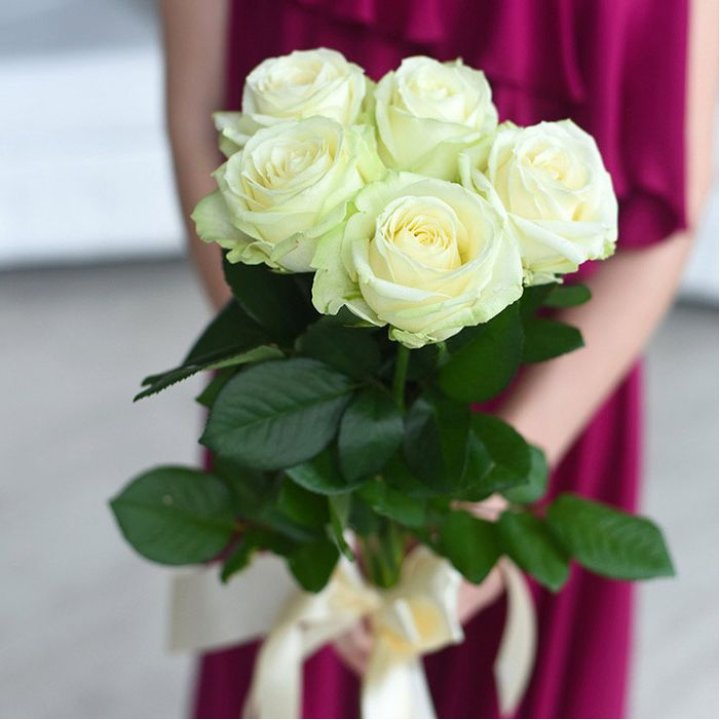 5 белых роз в Архангельске