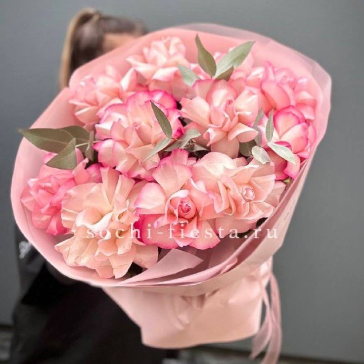 Нежно- розовые французские розы Венди в Архангельске