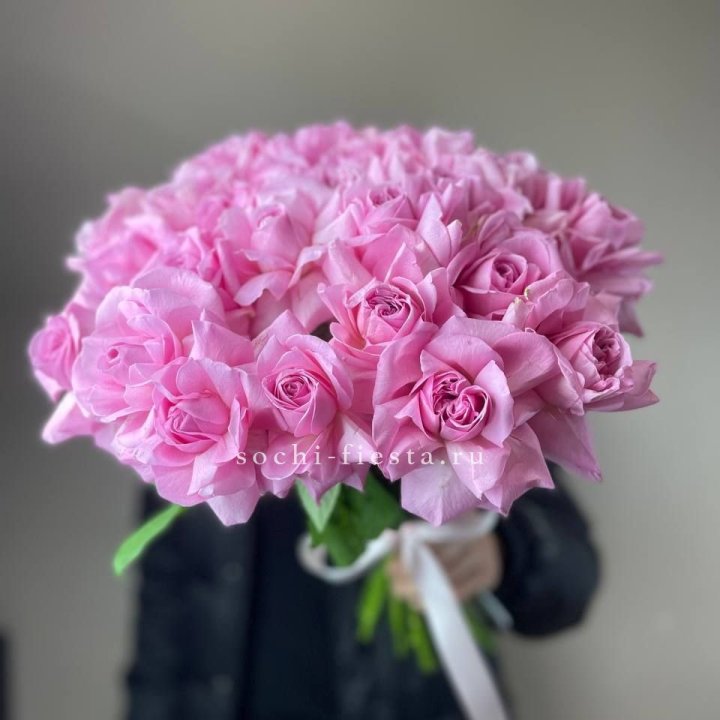 25 розовых французских роз в Архангельске