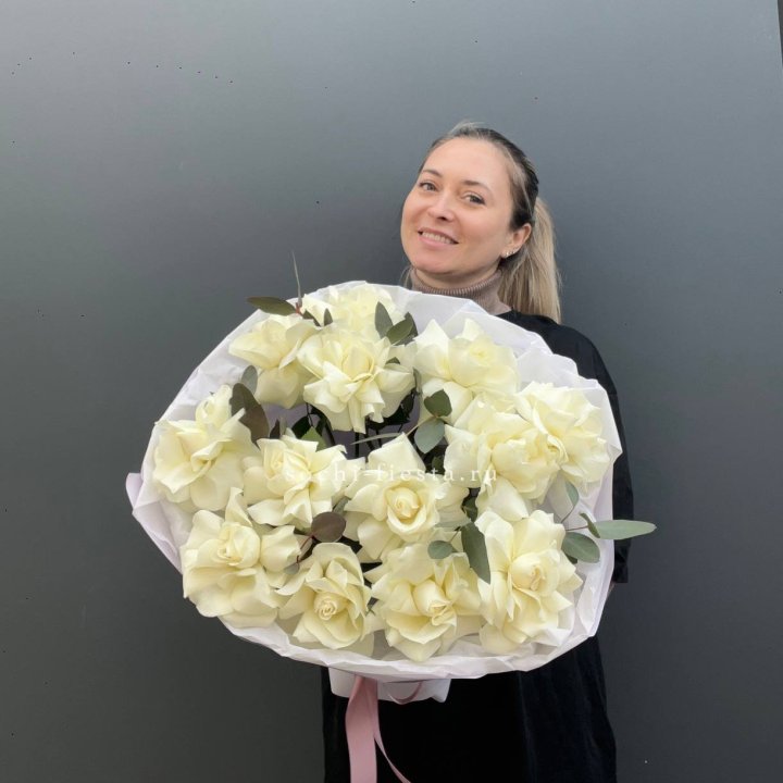 13 Белых французских роз Облако в Архангельске