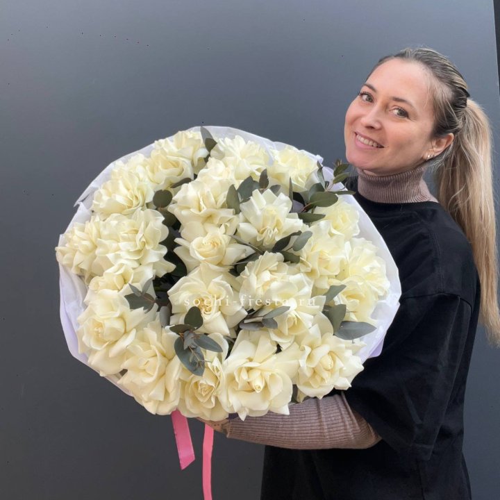 25 Белых французских роз Вайт найс в Архангельске