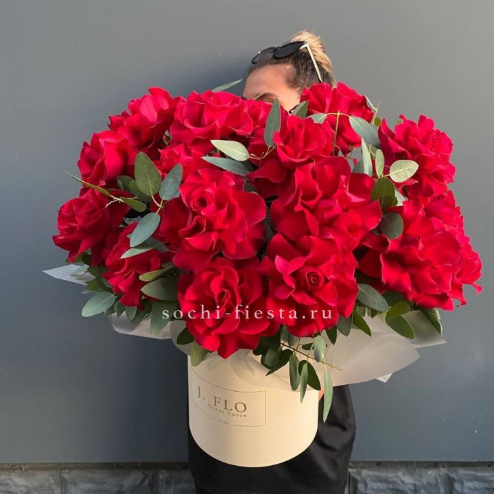 25 Французских красных роз в коробке в Архангельске