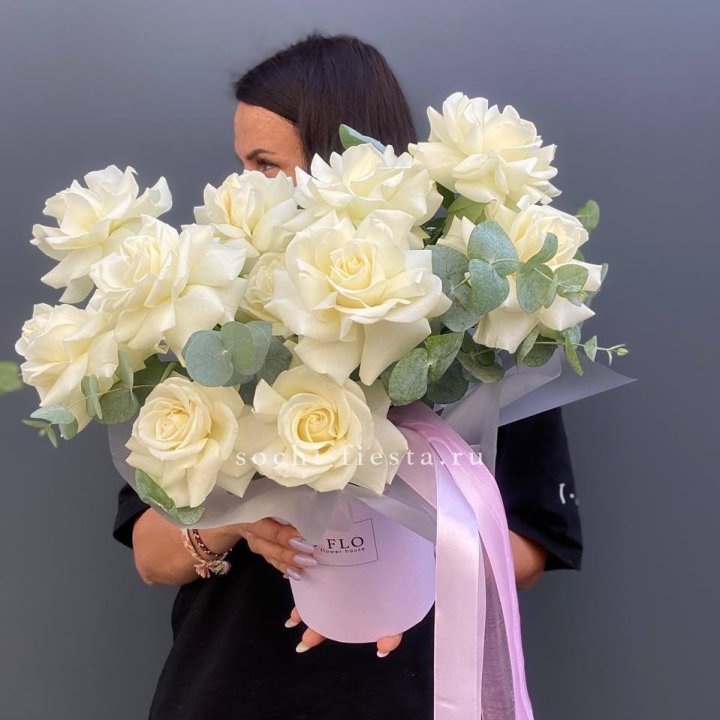 11 Французских белых роз в боксе в Архангельске