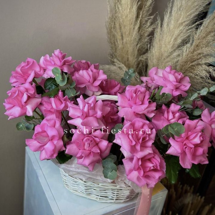 25 роз в цветочной корзине Пинк в Архангельске