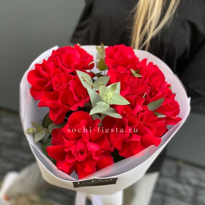 9 Красных французских роз в Архангельске