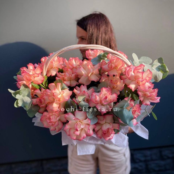 25 Французских роз Джумилия в корзине в Архангельске