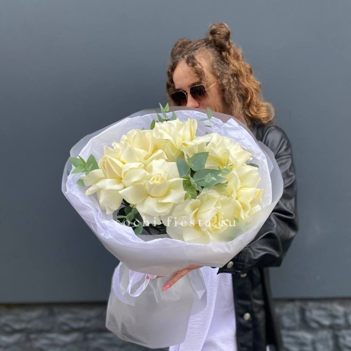 7 Белых французских роз  в Архангельске