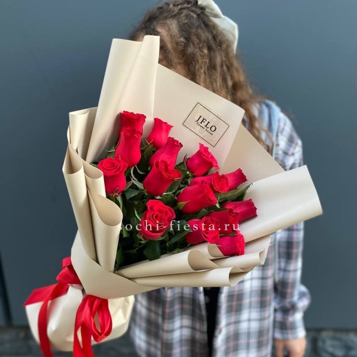 15 красных роз в Архангельске