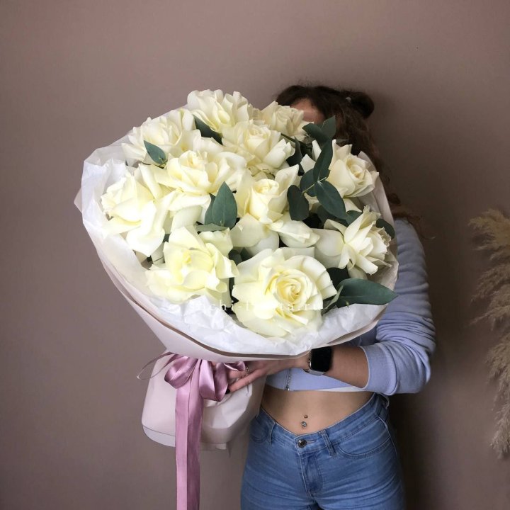 11 Белых французских роз "Вайт найс" в Архангельске