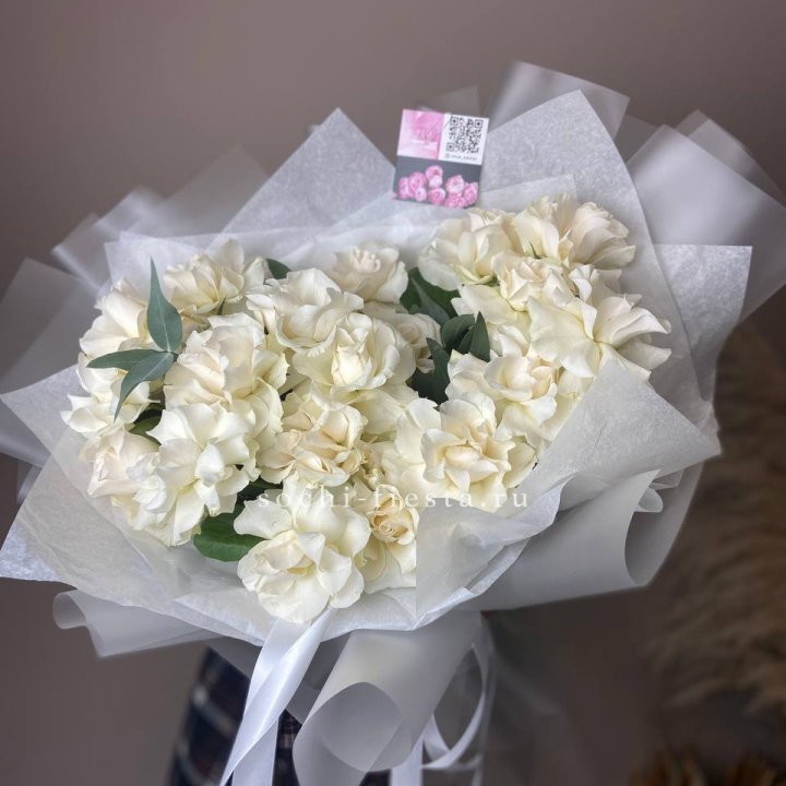 21 французских роз с эвкалиптом в Архангельске