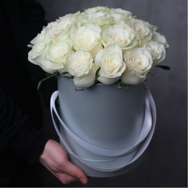 15 белых роз в цилиндре в Архангельске