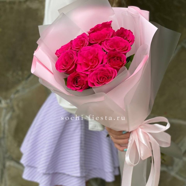 Букет алых роз в Архангельске