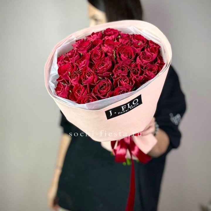 35 кенийских роз в Архангельске