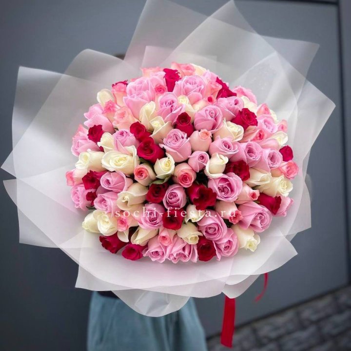 101 разноцветная роза "Карусель" в Архангельске