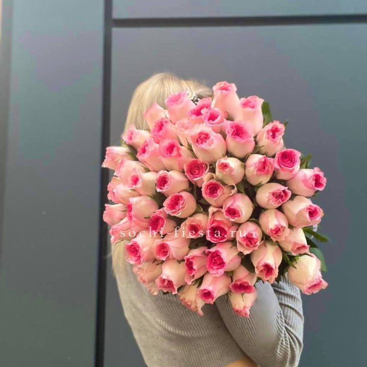 51 розовая роза в Архангельске