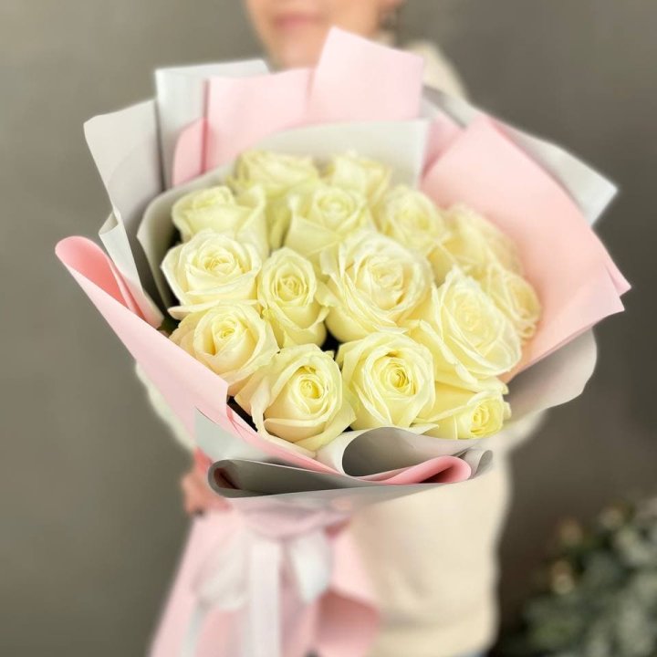 15 белых роз пудра в Архангельске