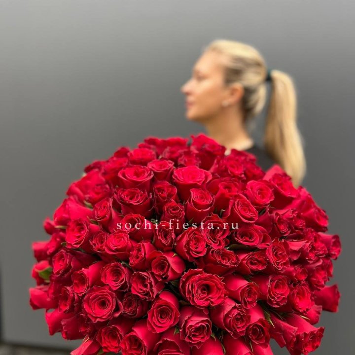 Охапка из 101 красной розы в Архангельске