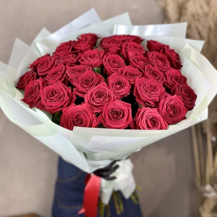 37 красных роз в Архангельске