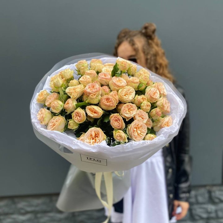 15 пионовидных роз в Архангельске