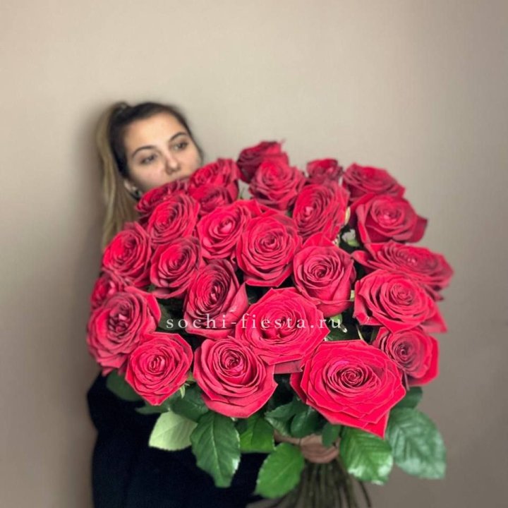 25 высоких роз в Архангельске