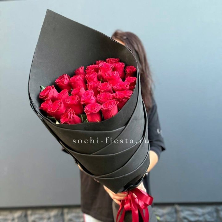 25 высоких красных роз в Архангельске